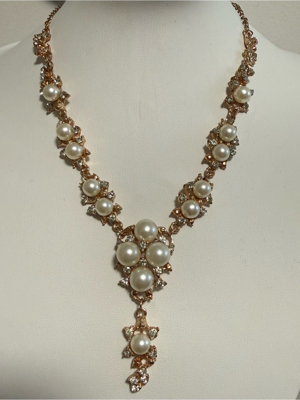Elegant Faux Pearl and Rhinestone Drop Necklace
